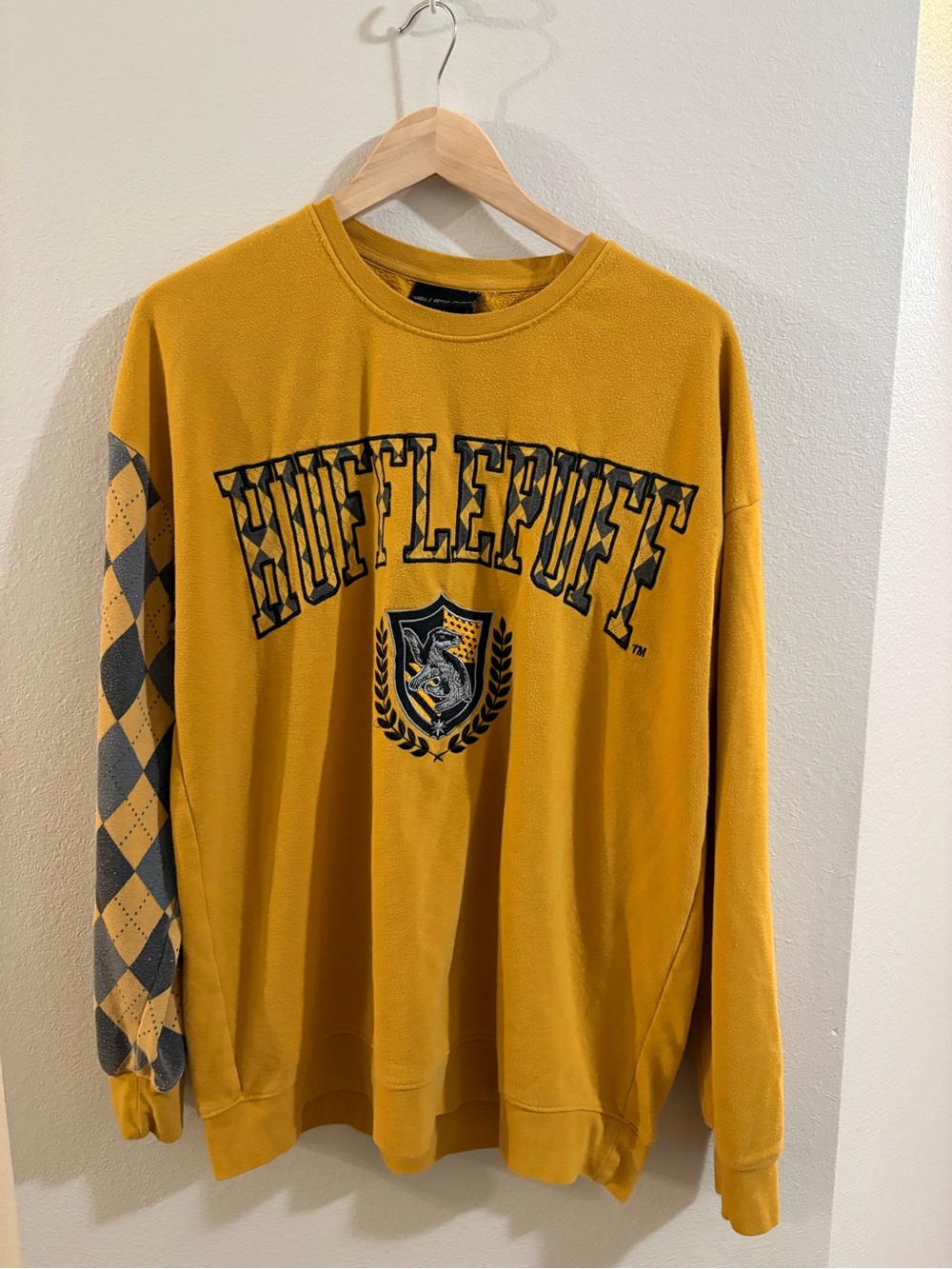 Harry Potter official Hufflepuff Sweater - Yellow with Gray Argyle Sleeve Large